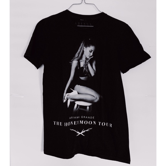 Tops - ⬇️$25 Ariana grande T-shirt